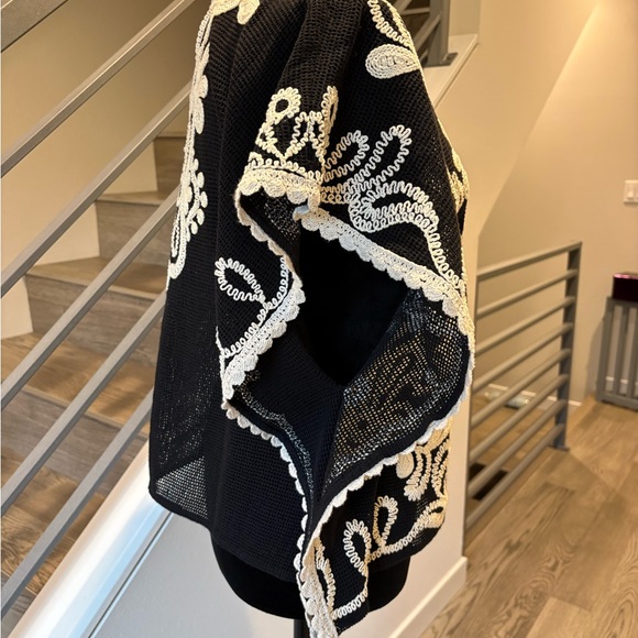 Zara Black and Cream Embroidered Blouse - Picture 4 of 11